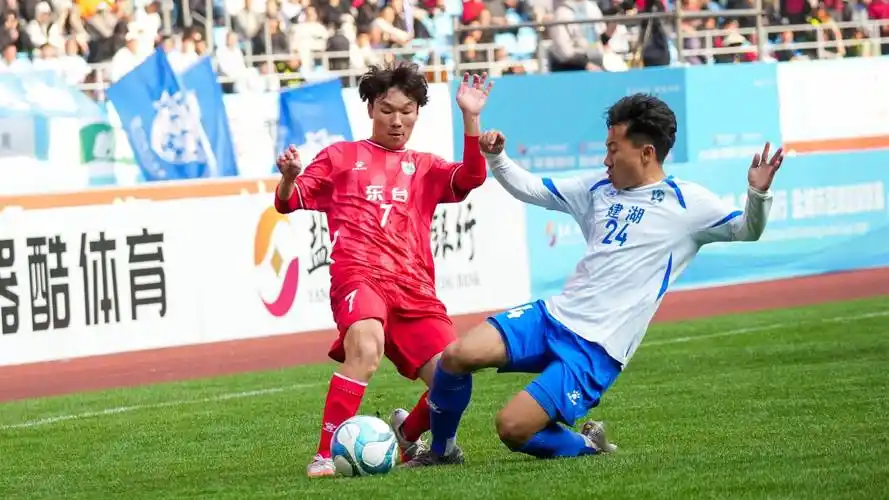 欧冠对决：巴黎圣日耳曼 VS 利物浦